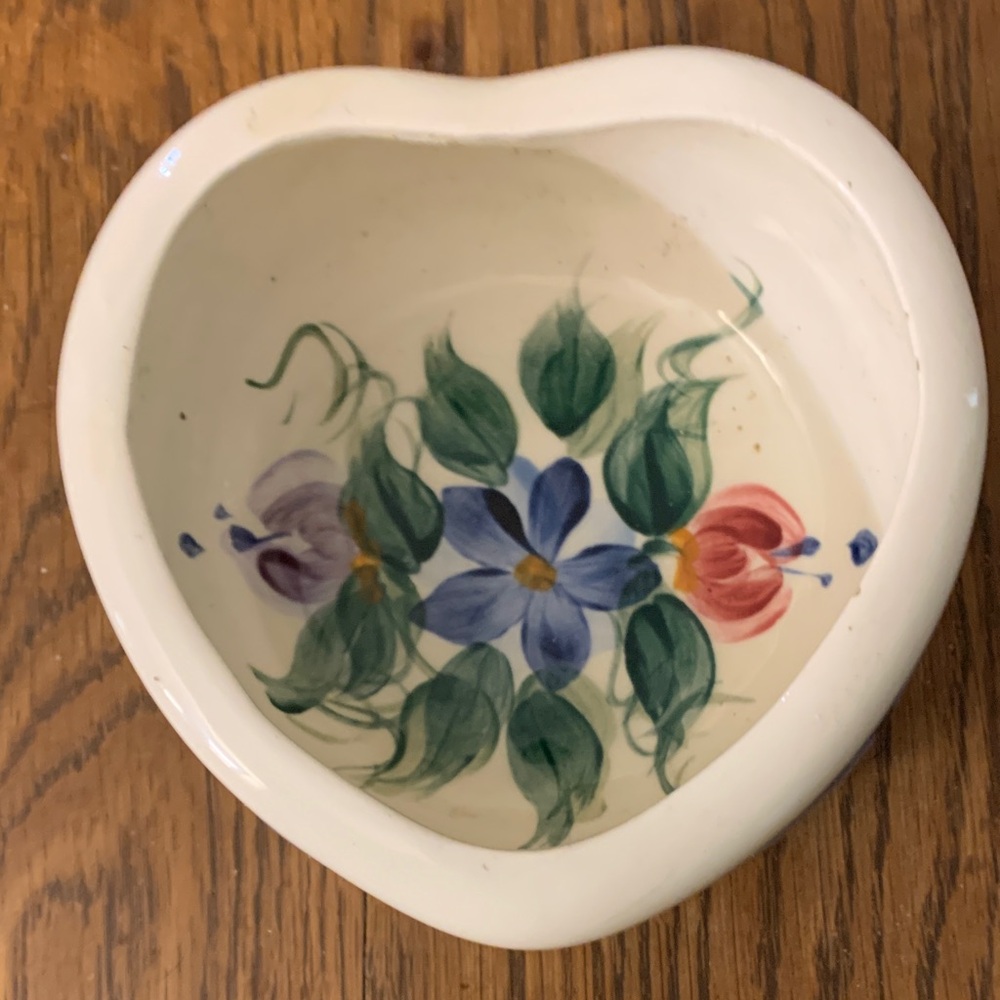 Hand-Painted Heart Ceramic Trinket Dish in Cream with Floral Motif